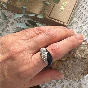 Avon Elegant Black & Pavé Rhinestone Statement Ring – Silver Tone 310